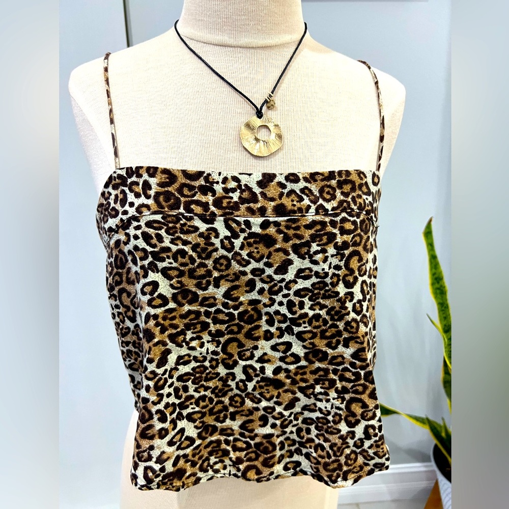 SALE!!🔥Gorgeous🔥 Kendall and Kylie animal print spaghetti strap crop top